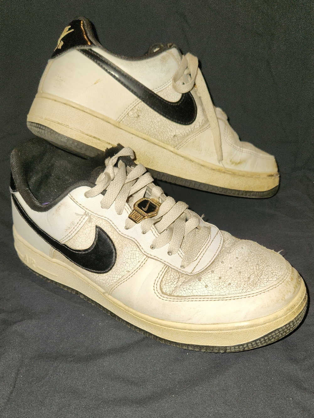 Air Force Nike Air White and Black Low-Top Sneakers